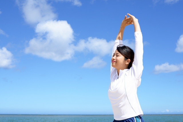 青空と女性